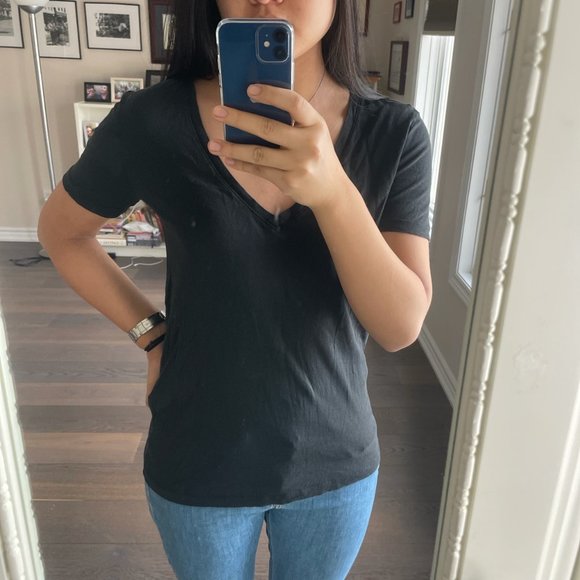 Zara v-neck (free with any bundle) - Picture 2 of 2